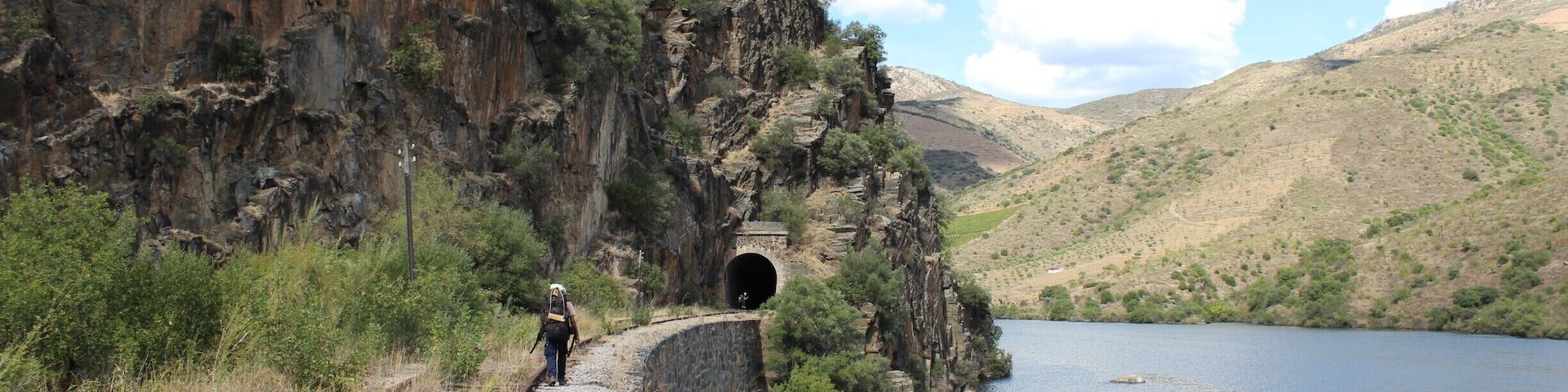 Linha de caminho de ferro desactivada, excelente para grandes caminhadas.