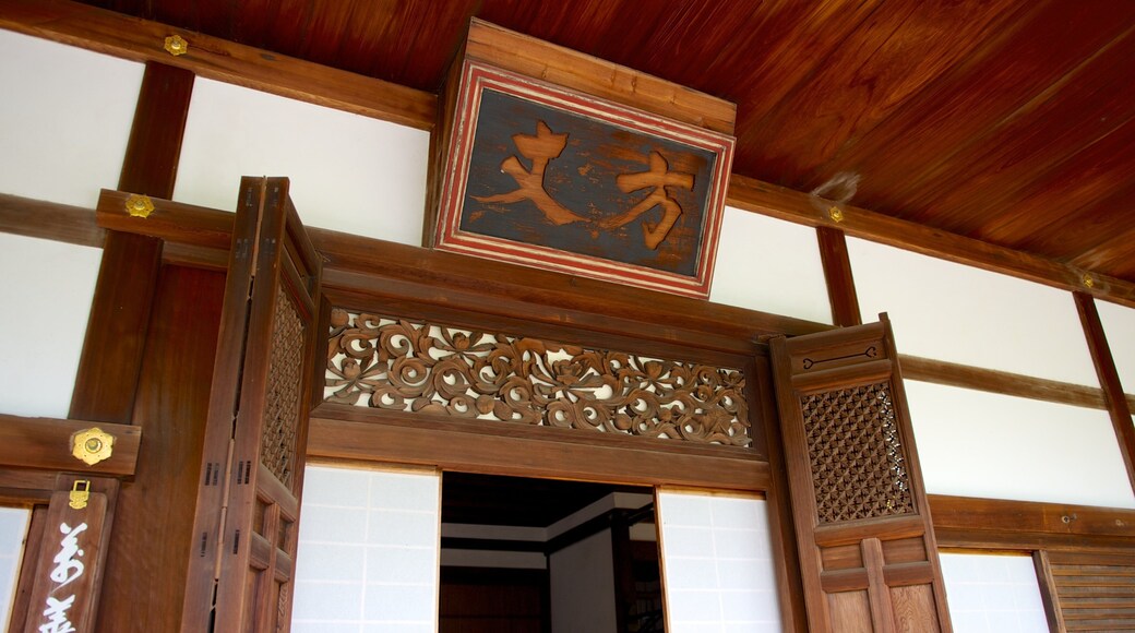 Templo de Eikando ofreciendo un templo o lugar de culto, señalización y aspectos religiosos