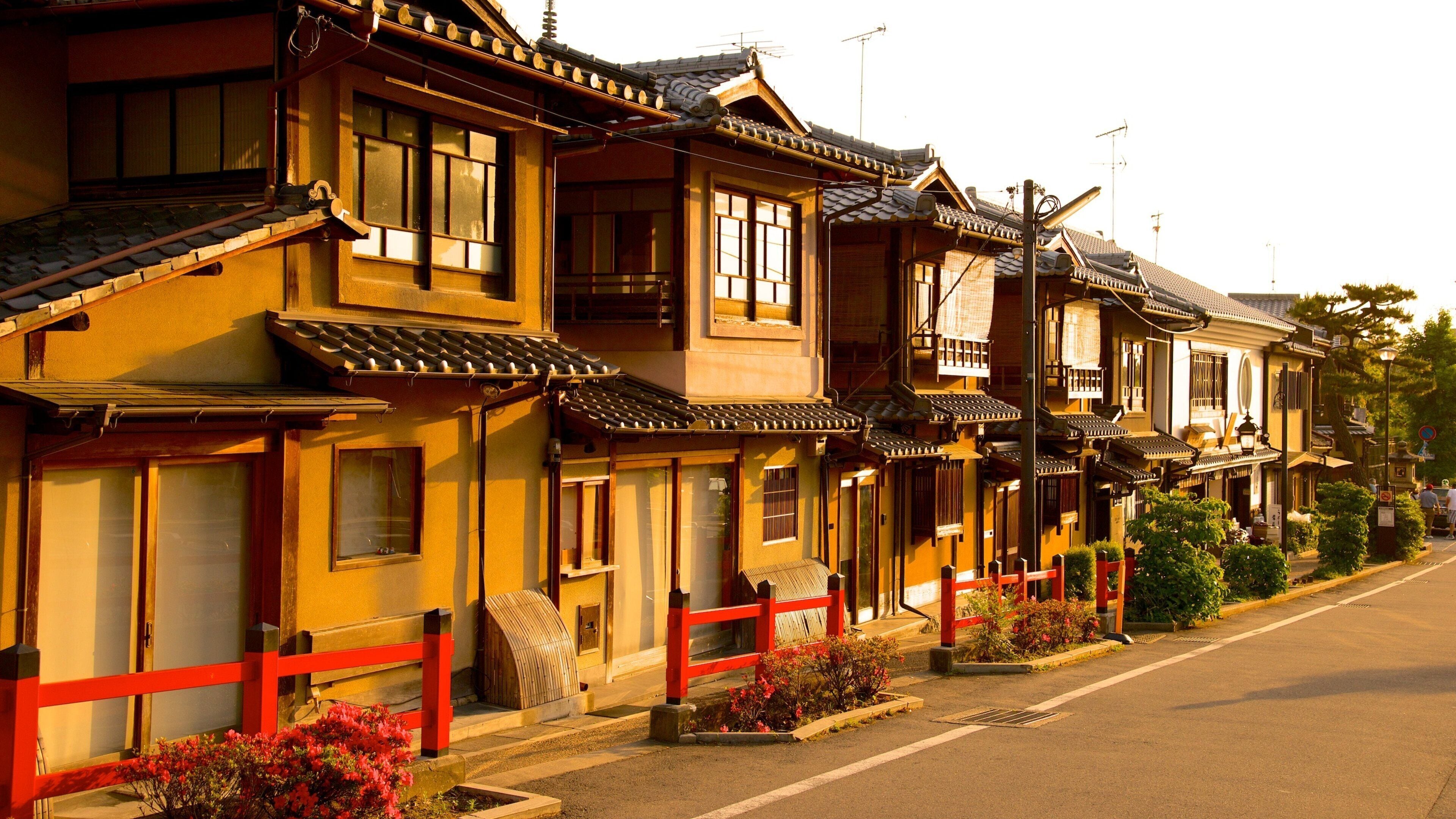 Sannenzaka Ninenzaka featuring a city, a small town or village and a house