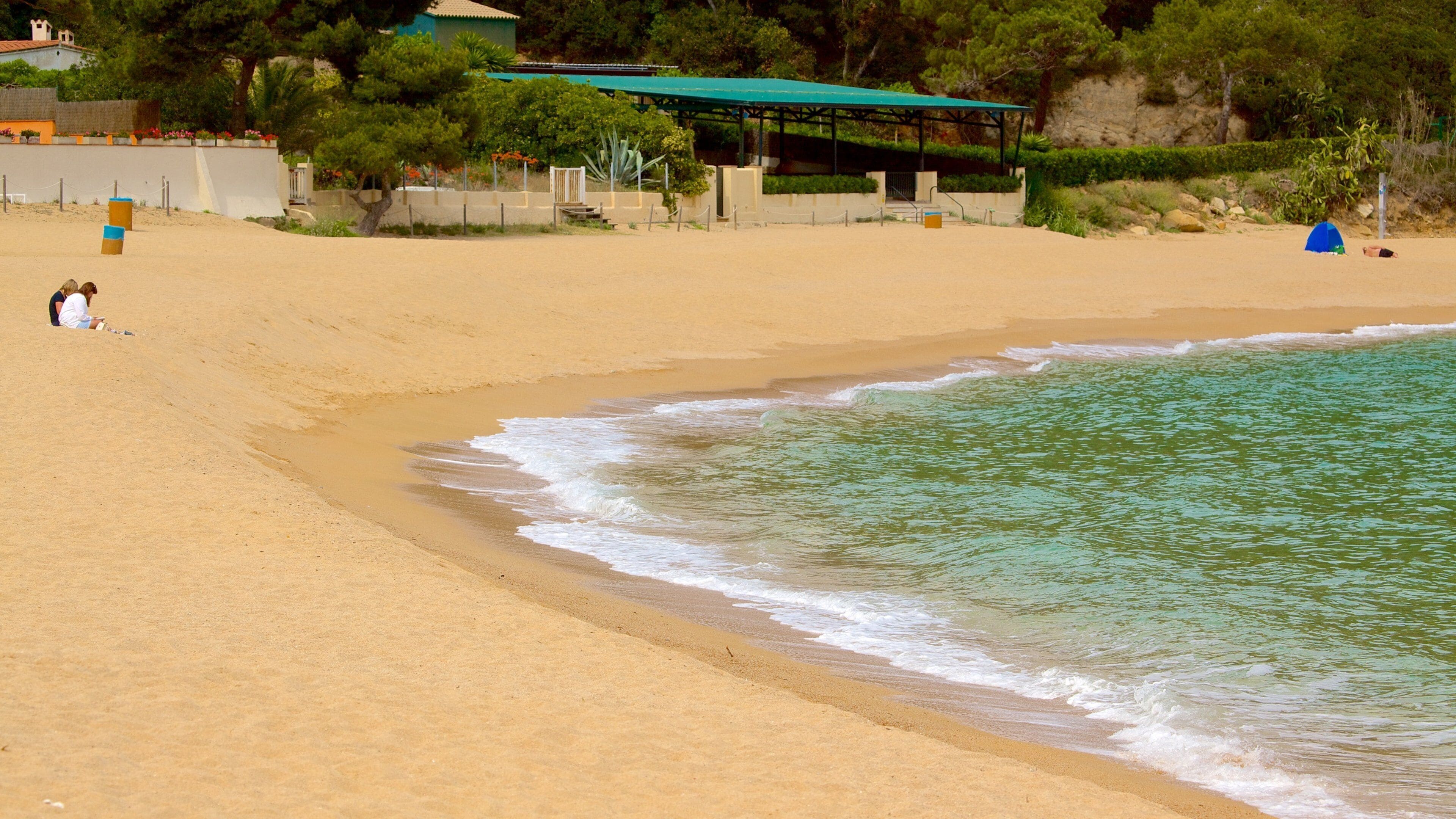 Strand van Treumal bevat een zandstrand