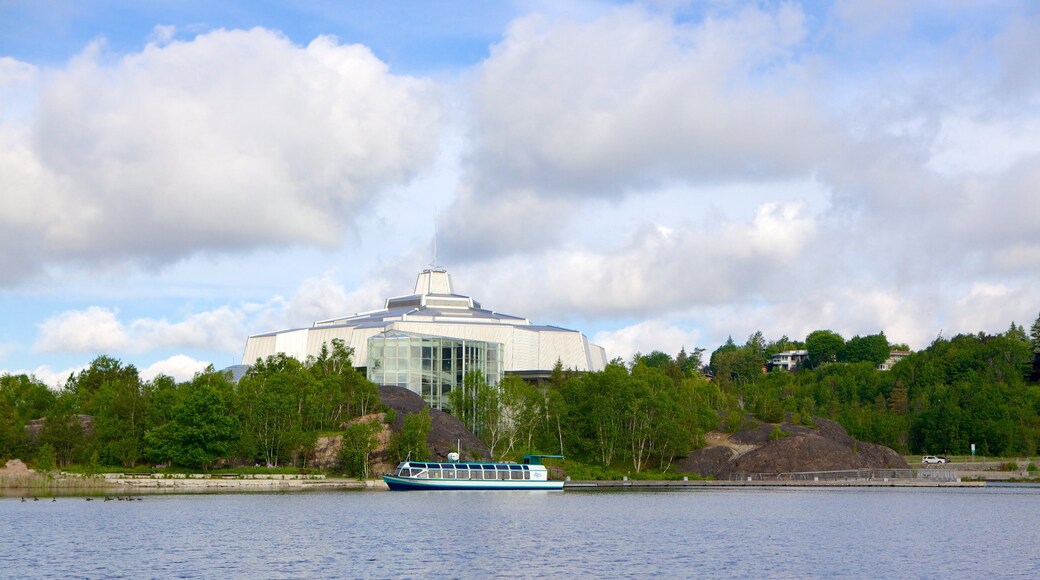 Science North og byder på bådsejlads og udsigt over kystområde