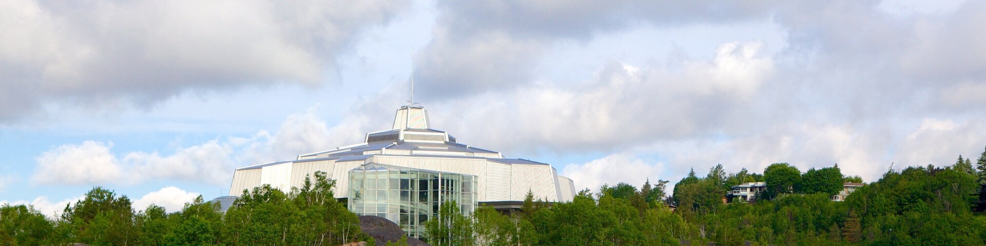 Science North mostrando paisagens litorâneas e canoagem