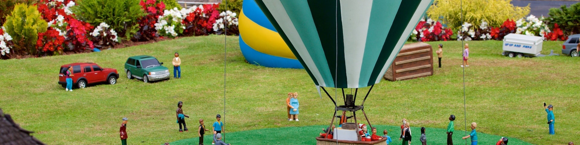 Babbacombe Model Village and Gardens showing outdoor art, a small town or village and a garden