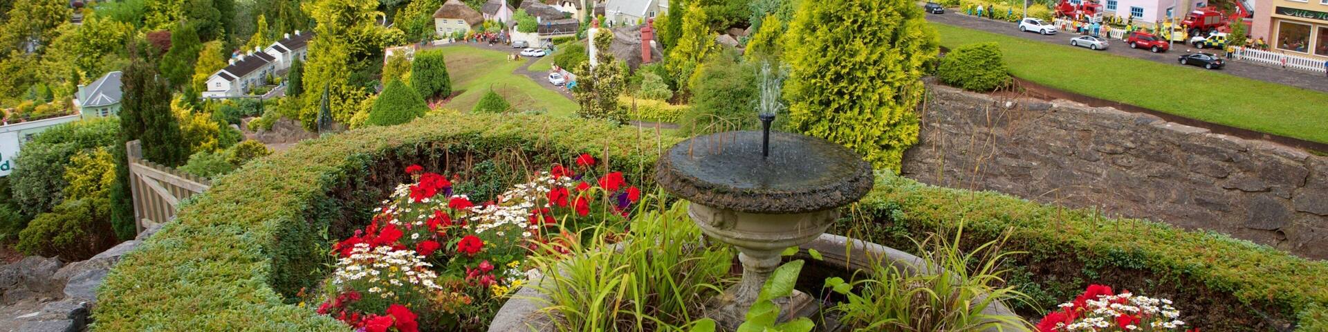 Babbacombe Model Village and Gardens which includes flowers and a park