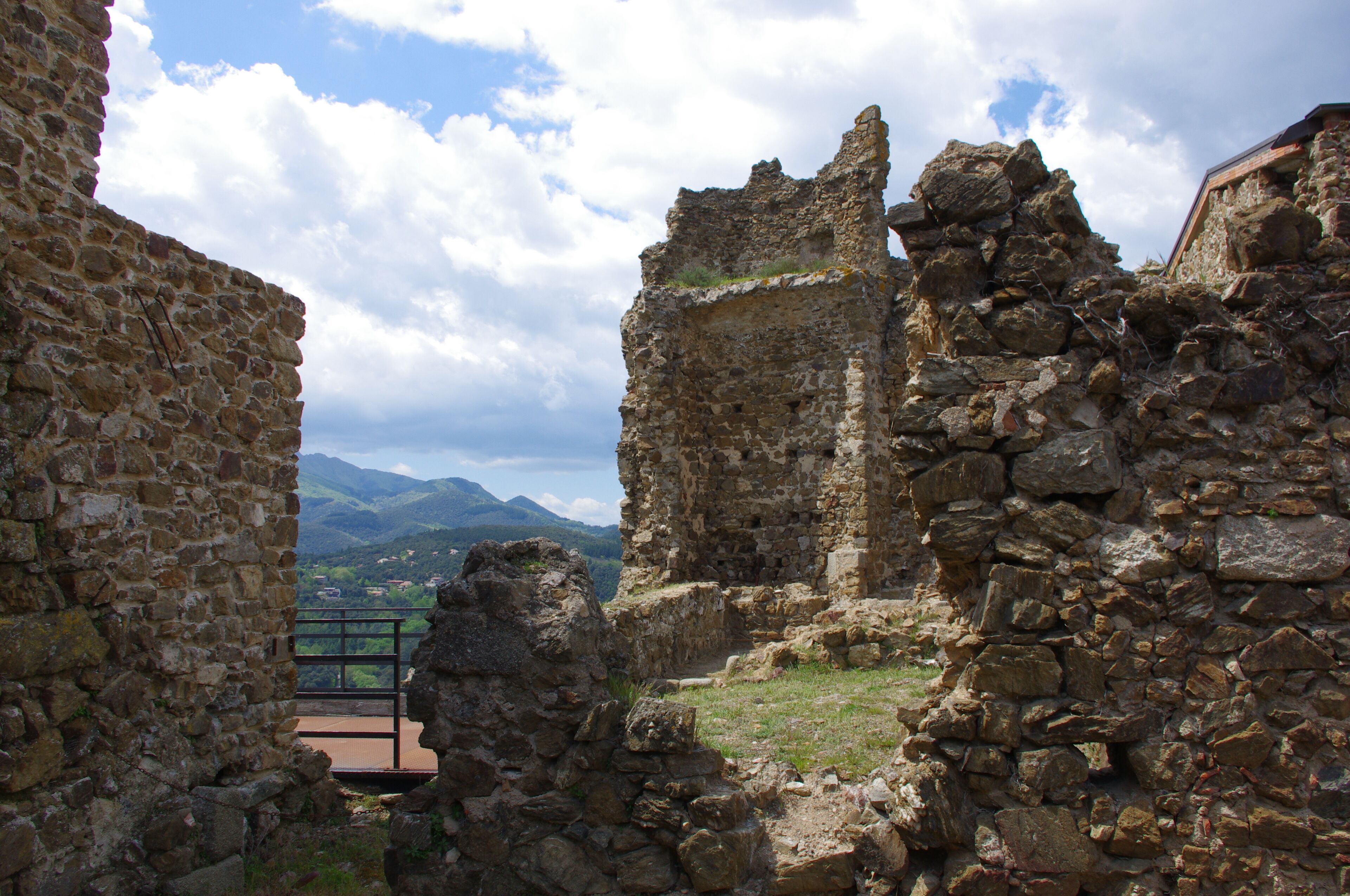Castell de Montsoriu (Arbúcies i Sant Feliu de Buixelleu)