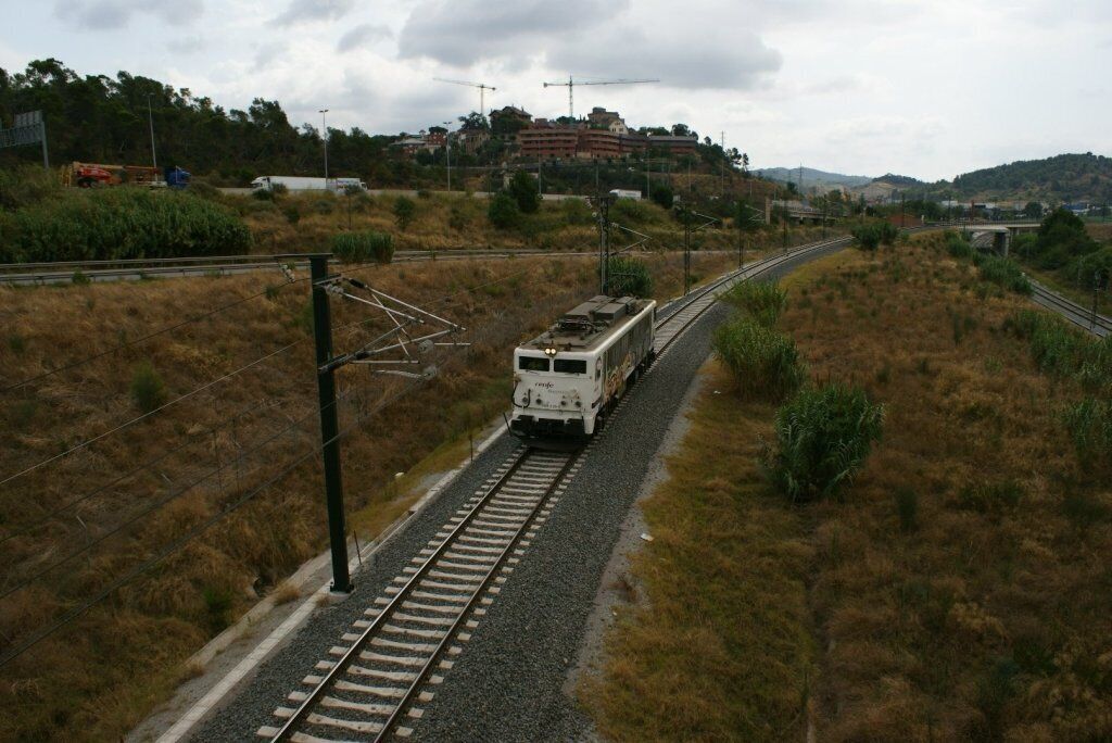 La 269.236 sortint del ramal de la Zona Franca per incorporar-se a la R4. La 269.236 saliendo del ramal de la Zona Franca para incorporarse a la C4.