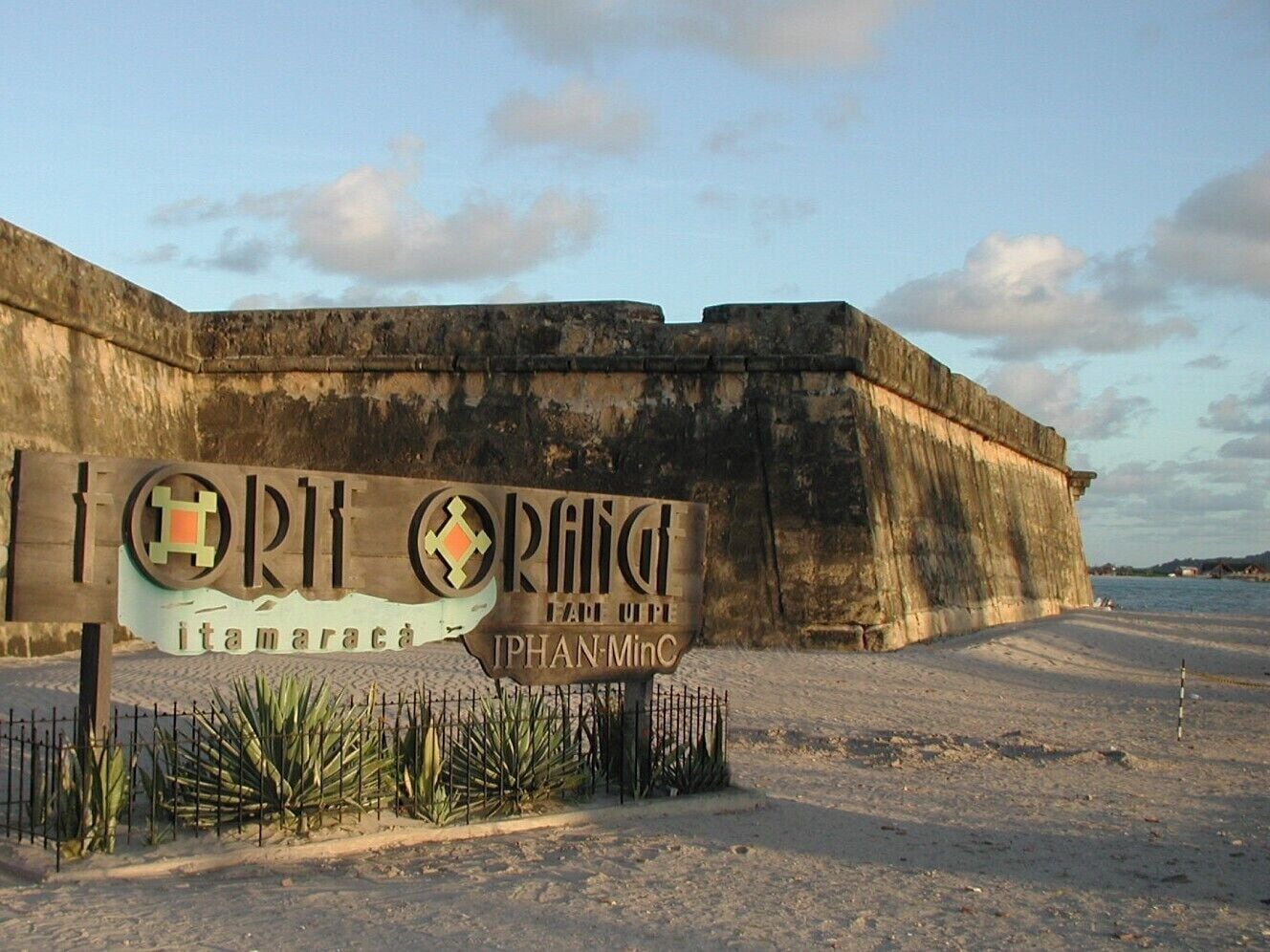 #Pernambuco #Brasil #Brazil #Fort

The Fort of Santa Cruz de Itamaracá, better known as Forte Orange, is located on the island of Itamaracá on the northern coast of the state of Pernambuco, Brazil. It was built in taipa by the Dutch in 1631. In 1654, with the defeat of the Dutch, it was in ruins. Later, in 1696, it was rebuilt by the Portuguese, in stone. The old Flemish symbols were exchanged for the arms of the Kingdom of Portugal which are engraved on the gate. Today, the space is occupied by a museum with archaeological fragments found in excavations and panels with reproductions of maps of the time.

O Forte de Santa Cruz de Itamaracá, mais conhecido como Forte Orange, localiza-se na ilha de Itamaracá no  litoral norte do estado de Pernambuco, no Brasil. Foi construído, em taipa, pelos holandeses em 1631. Em 1654, com a derrota dos holandeses, ficou em ruinas. Mais tarde, em 1696, foi reconstruído pelos portugueses, em pedra. Os antigos símbolos flamengos foram trocados pelas armas do Reino de Portugal que estão gravadas sobre o portão. Hoje, o espaço é ocupado por um museu com fragmentos arqueológicos encontrados em escavações e painéis com reproduções de mapas da época.