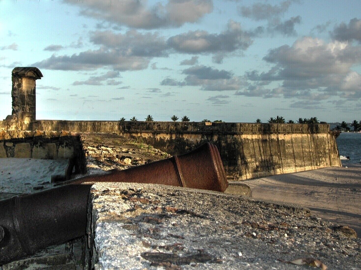 #Pernambuco #Brasil #Brazil #Fort

The Fort of Santa Cruz de Itamaracá, better known as Forte Orange, is located on the island of Itamaracá on the northern coast of the state of Pernambuco, Brazil. It was built in taipa by the Dutch in 1631. In 1654, with the defeat of the Dutch, it was in ruins. Later, in 1696, it was rebuilt by the Portuguese, in stone. The old Flemish symbols were exchanged for the arms of the Kingdom of Portugal which are engraved on the gate. Today, the space is occupied by a museum with archaeological fragments found in excavations and panels with reproductions of maps of the time.

O Forte de Santa Cruz de Itamaracá, mais conhecido como Forte Orange, localiza-se na ilha de Itamaracá no  litoral norte do estado de Pernambuco, no Brasil. Foi construído, em taipa, pelos holandeses em 1631. Em 1654, com a derrota dos holandeses, ficou em ruinas. Mais tarde, em 1696, foi reconstruído pelos portugueses, em pedra. Os antigos símbolos flamengos foram trocados pelas armas do Reino de Portugal que estão gravadas sobre o portão. Hoje, o espaço é ocupado por um museu com fragmentos arqueológicos encontrados em escavações e painéis com reproduções de mapas da época.