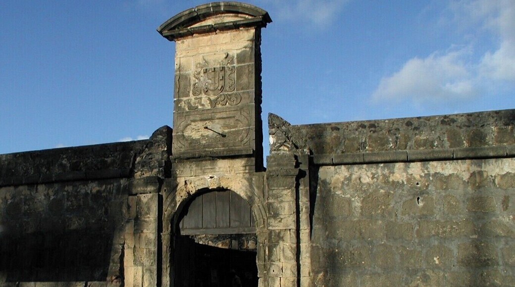 #Pernambuco #Brasil #Brazil #Fort
The Fort of Santa Cruz de ItamaracĂĄ, better known as Forte Orange, is located on the island of ItamaracĂĄ on the northern coast of the state of Pernambuco, Brazil. It was built in taipa by the Dutch in 1631. In 1654, with the defeat of the Dutch, it was in ruins. Later, in 1696, it was rebuilt by the Portuguese, in stone. The old Flemish symbols were exchanged for the arms of the Kingdom of Portugal which are engraved on the gate. Today, the space is occupied by a museum with archaeological fragments found in excavations and panels with reproductions of maps of the time.
O Forte de Santa Cruz de ItamaracĂĄ, mais conhecido como Forte Orange, localiza-se na ilha de ItamaracĂĄ no  litoral norte do estado de Pernambuco, no Brasil. Foi construĂdo, em taipa, pelos holandeses em 1631. Em 1654, com a derrota dos holandeses, ficou em ruinas. Mais tarde, em 1696, foi reconstruĂdo pelos portugueses, em pedra. Os antigos sĂmbolos flamengos foram trocados pelas armas do Reino de Portugal que estĂŁo gravadas sobre o portĂŁo. Hoje, o espaço Ă© ocupado por um museu com fragmentos arqueolĂłgicos encontrados em escavaçÔes e painĂ©is com reproduçÔes de mapas da Ă©poca.