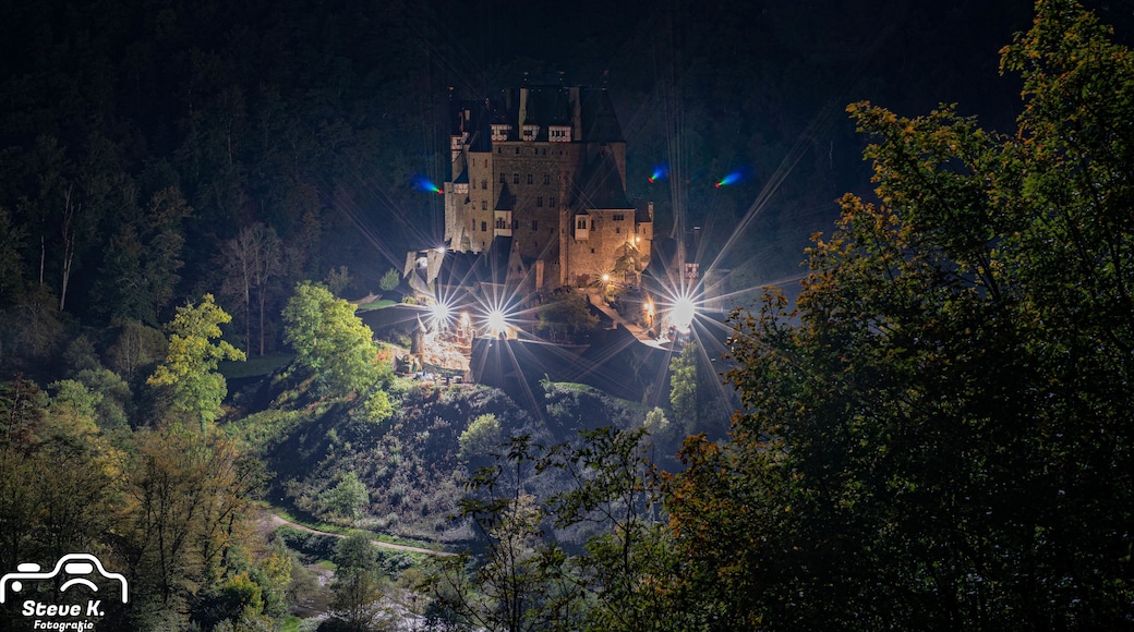 Burg Eltz bei Nacht