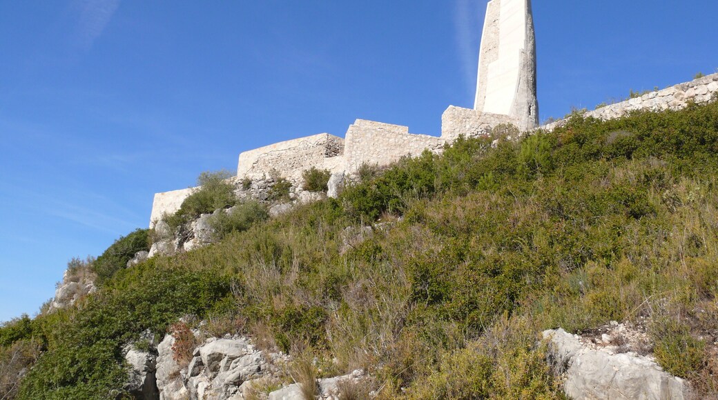 Castell de Subirats i església de Sant Pere del Castell (Subirats)