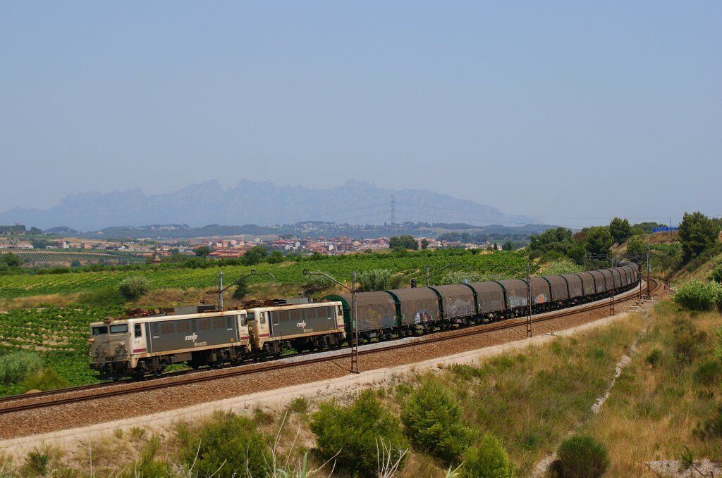 Bobiner per Lavern, amb la 269.755. Bobinero por Lavern, con la 269.755.