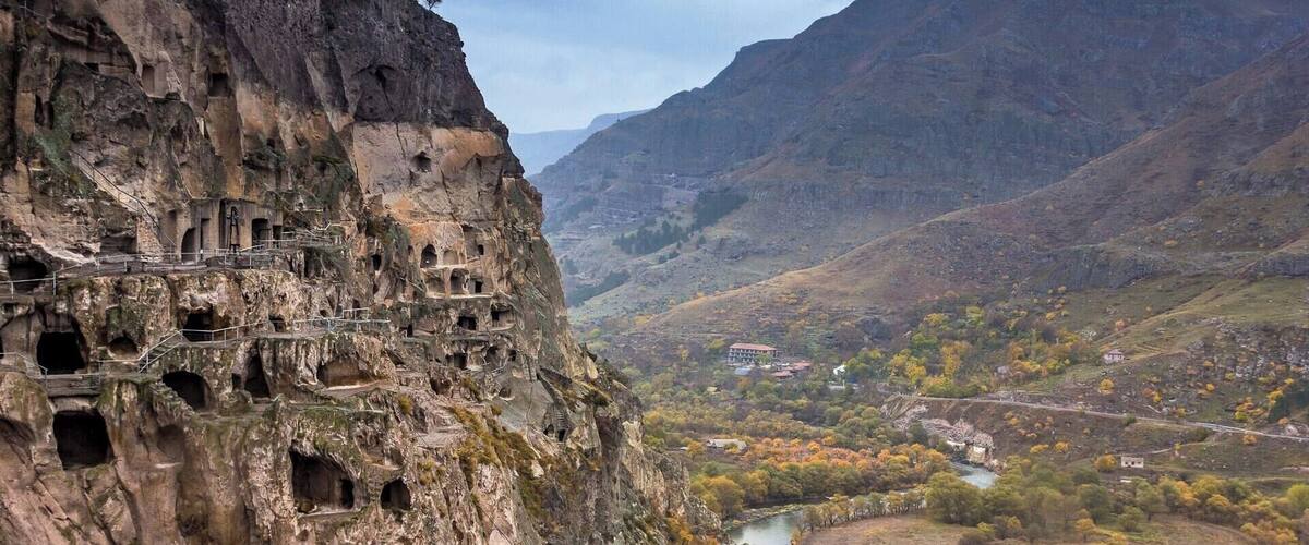 Vardzia is a cave monastery site in southern Georgia, close Akhaltsikhe town. From Akhaltsikhe available transport is public bus.
#monastery #vardzia #georgia #valley