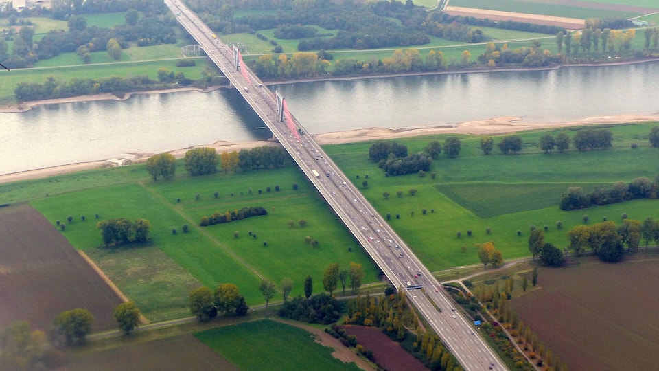 Düsseldorf – Flughafenbrücke A 44