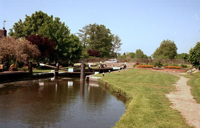 New Haw Lock, Wey Navigation
