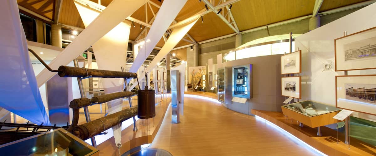 Gold Museum featuring interior views