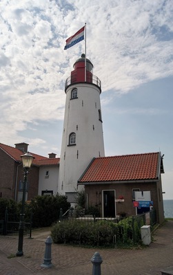 Vuurtoren Urk.
De vuurtoren van Urk is een vuurtoren van 18,5 meter hoog die staat op Urk. De huidige vuurtoren werd in 1844 gebouwd en werkt sinds enkele jaren volledig automatisch. Al vanaf 1617 brandde er op Urk een vuur.
#architecture