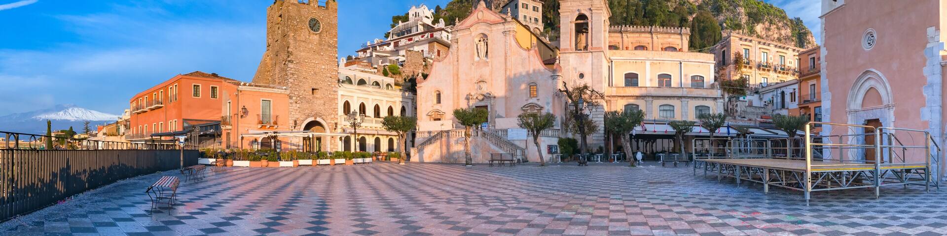 Piazza IX Aprile, Taormina, Sicily, Italy