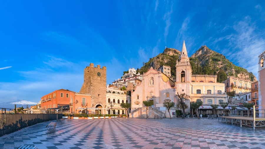 Piazza IX Aprile, Taormina, Sicily, Italy