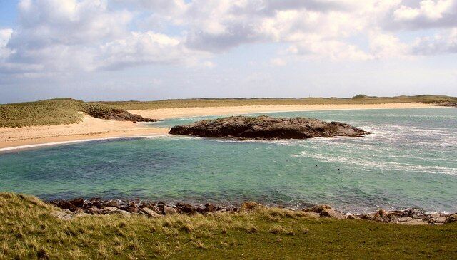 Traigh nan Siolag from the north west Beach in Coll's low-lying south west as seen from a spot near the trig point on the western edge of the grid square.