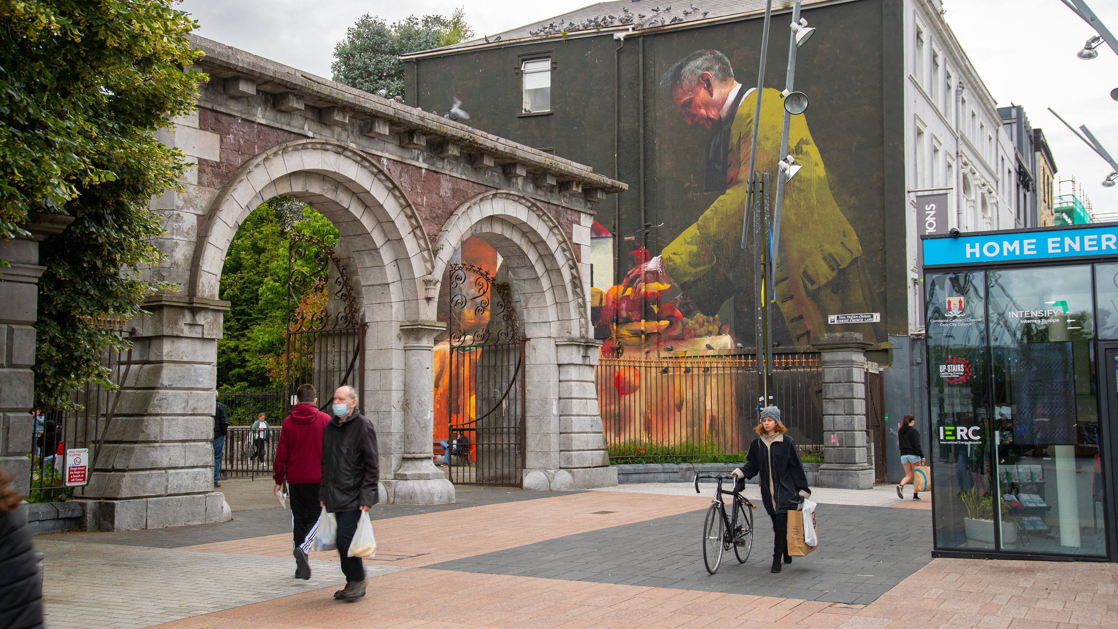 Cork City Centre which includes outdoor art and street scenes