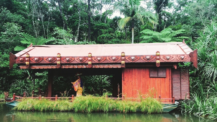 A beautiful park along with great boat ride.