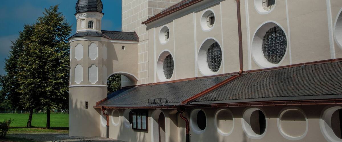 This is a photograph of an architectural monument. It is on the list of cultural monuments of Bayern, no. D-1-87-122-56