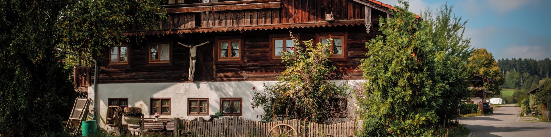 This is a photograph of an architectural monument. It is on the list of cultural monuments of Bayern, no. D-1-87-122-15