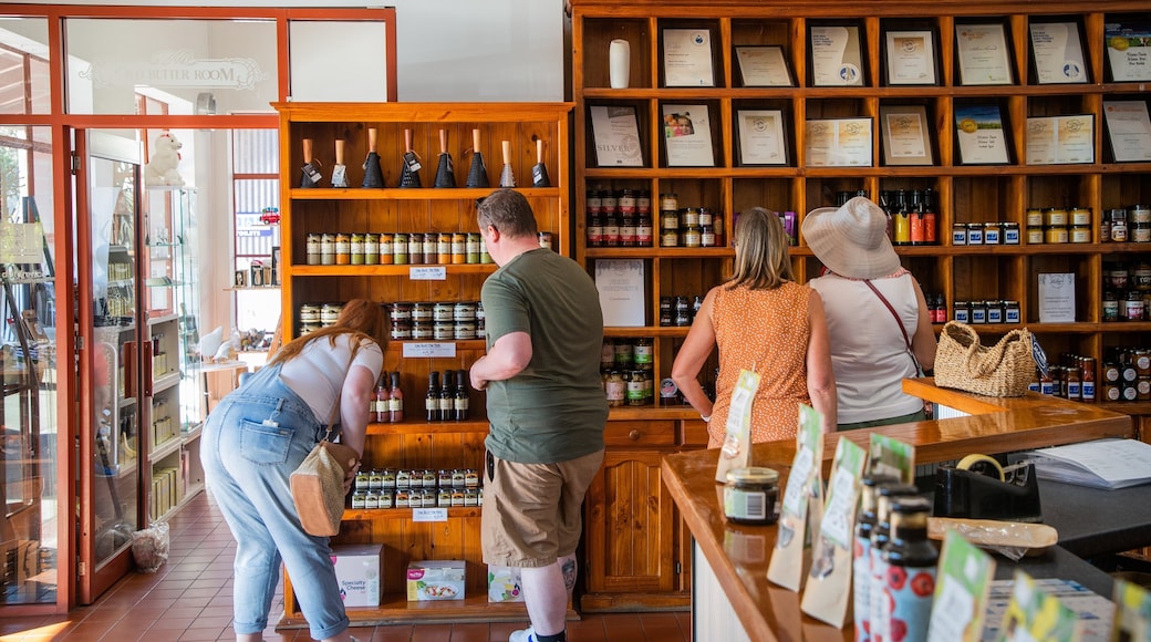 Milawa Cheese Factory which includes shopping and interior views as well as a couple