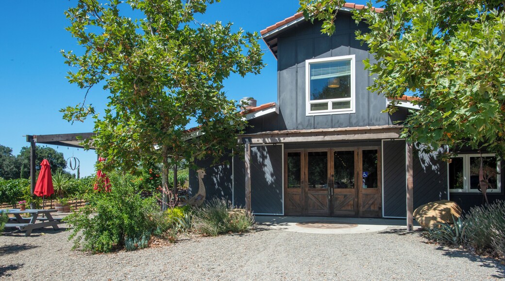 Four Lanterns Winery