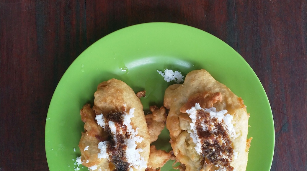 Great little place to stop. We had the place to ourselves, amazing views, two main courses, two drinks and fried banana (which was amazing) all for £10. Good vegan options as well. Highly recommended.
#Trovember