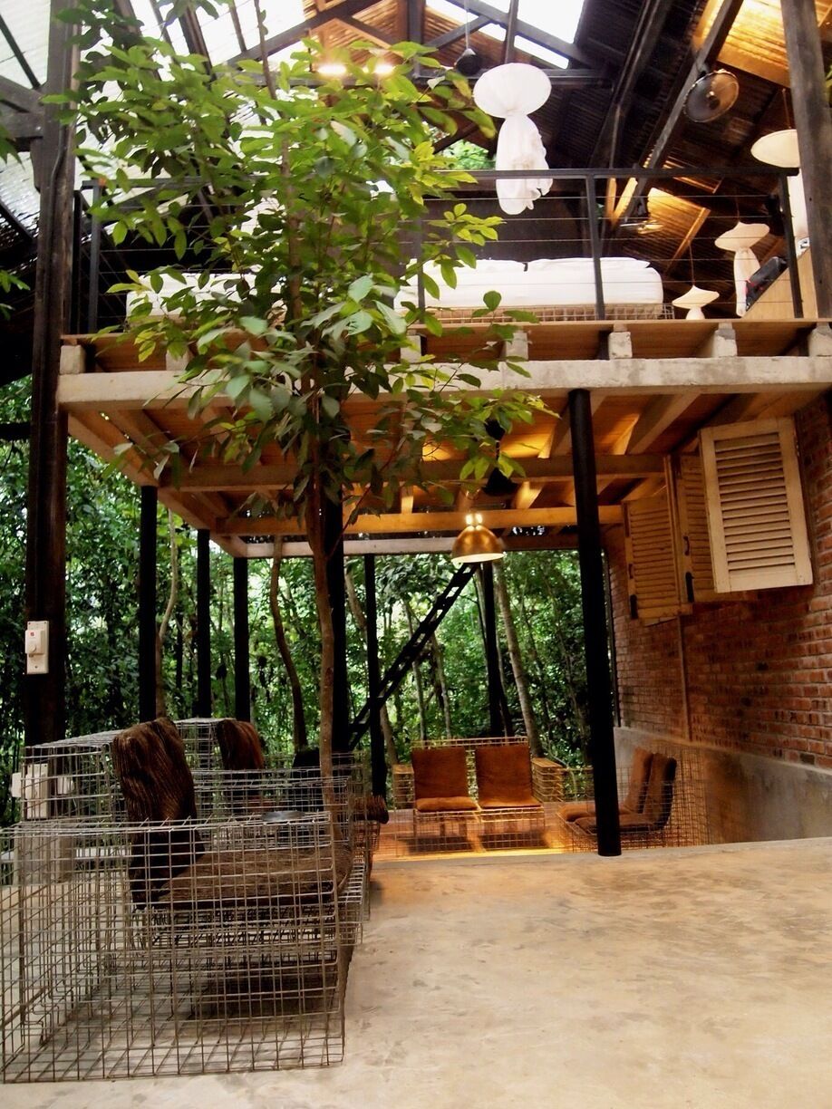 SEKEPING SERENDAH - Warehouse 1 built along the slope surrounded by trees with open Concept Design is a good weekend retreat with Friends this Villa can accomodate up to 15pax - with swimming pool nearby to hang out with - imagine a weekend with no wifi or tv youll defenitely vent your attention to Nature surrounding your Villa
