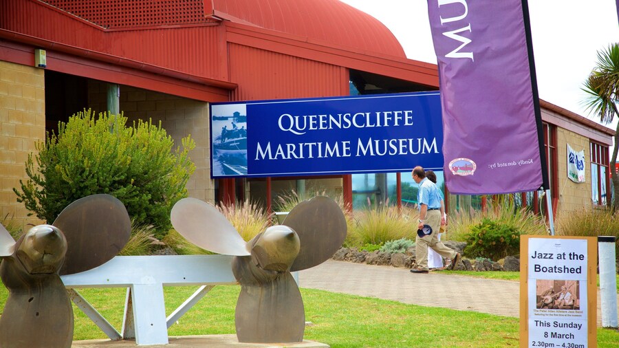 Queenscliff Maritime Museum showing signage