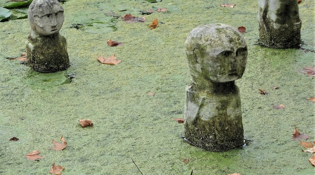 Pairi Daiza is a big animal park, located on the site of the former Abbey of Cambron, where visitors make a trip along the 5 continents and discover more than 5,000 animals. In May 2018 Pairi Daiza received the prize for “Best animal park in Europe” at the presentation of the Diamond Theme Park Awards, also known as the Oscars of the theme parks and zoos.
Photo: Figurines in the water in the Kingdom of Ganesha, the largest Indonesian garden in Europe
#Culture