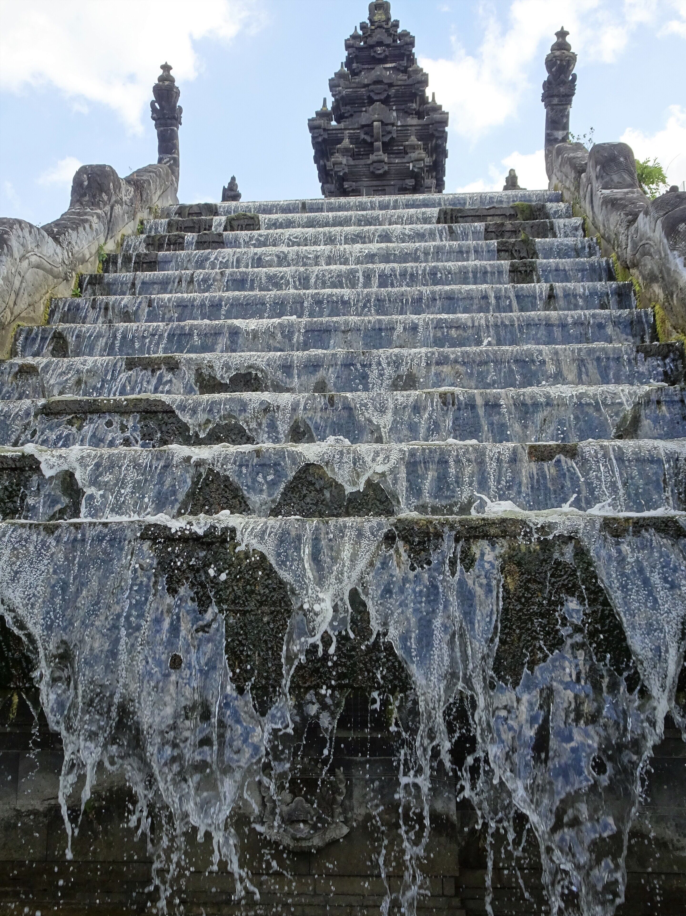 Pairi Daiza is a big animal park, located on the site of the former Abbey of Cambron, where visitors make a trip along the 5 continents and discover more than 5,000 animals.
The park is thematically constructed as "Gardens of the world". One of them is the “Kingdom of Ganesha”, where you discover the Flower Temple, made up of lava stone from the sacred Mount Agung (Bali).  #TroveOnTuesday