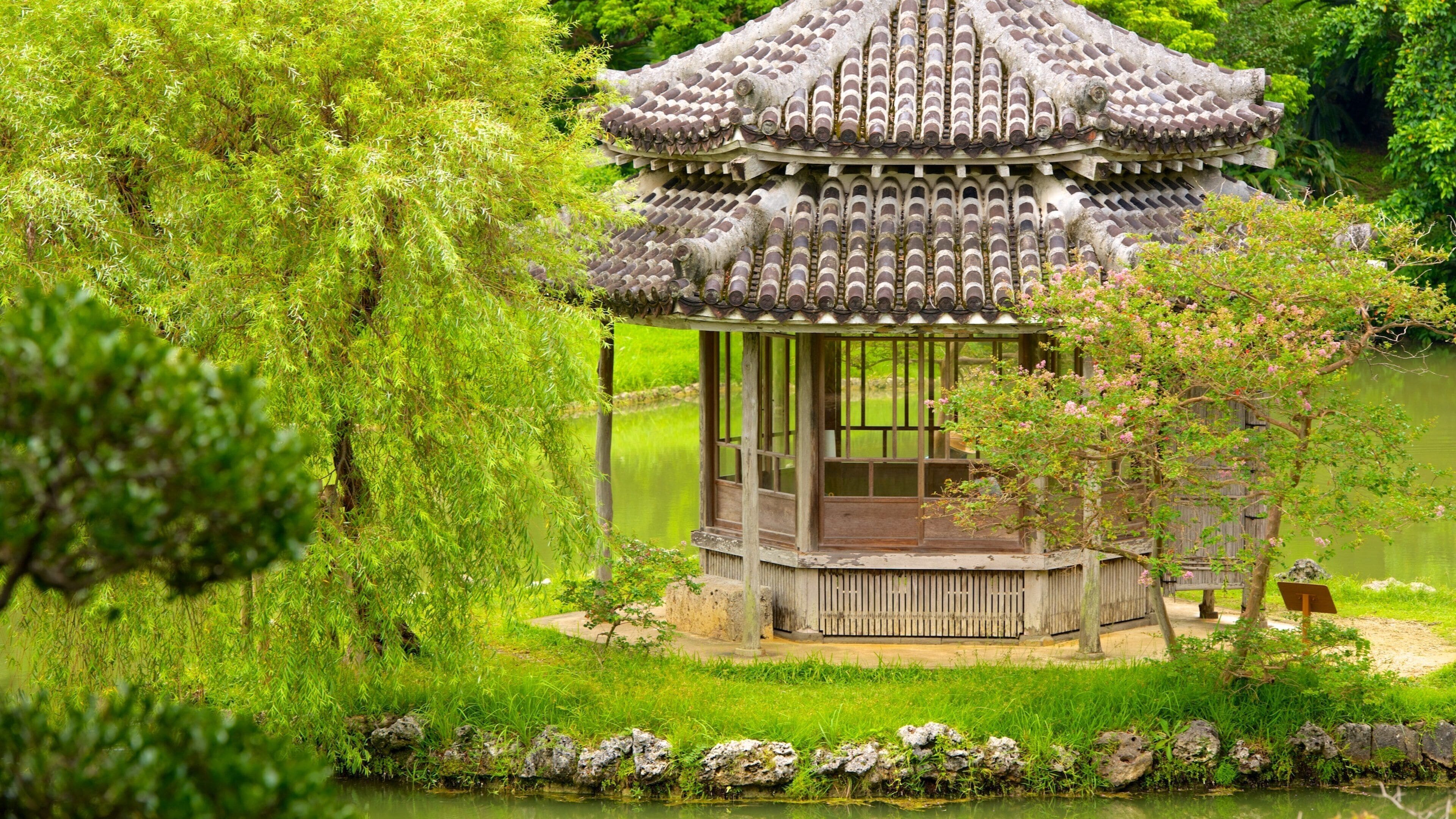 Shikinaen Garden which includes heritage architecture