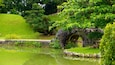 Shikinaen Garden showing a bridge, a pond and a park