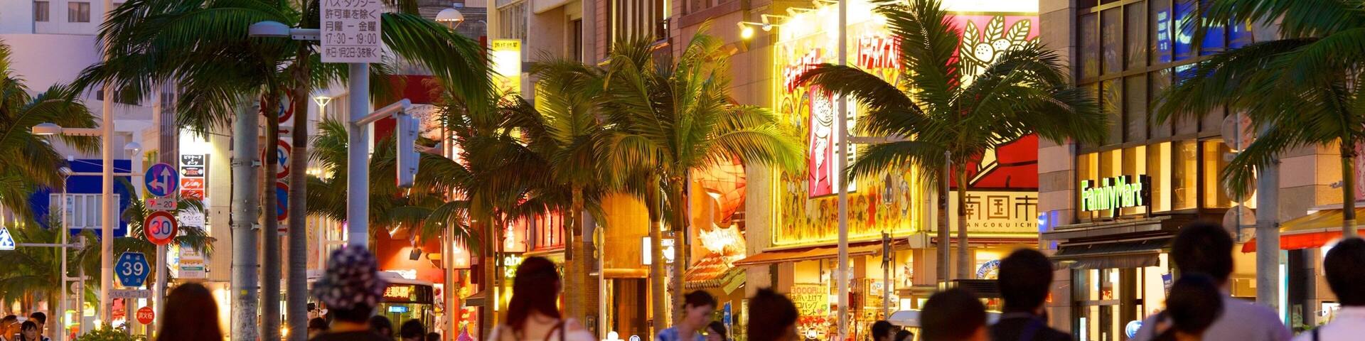 International Street som visar nattliv, en stad och gatuliv