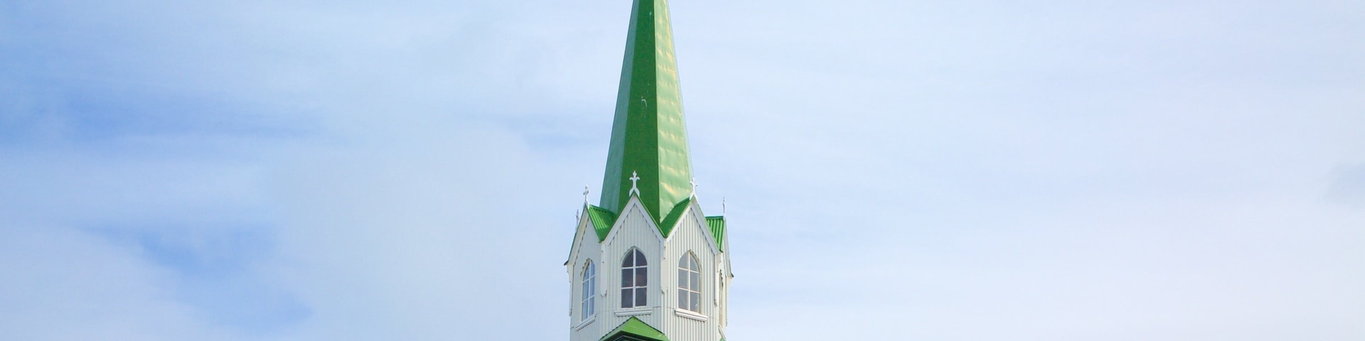 Iglesia libre de Reikiavik que incluye una iglesia o catedral
