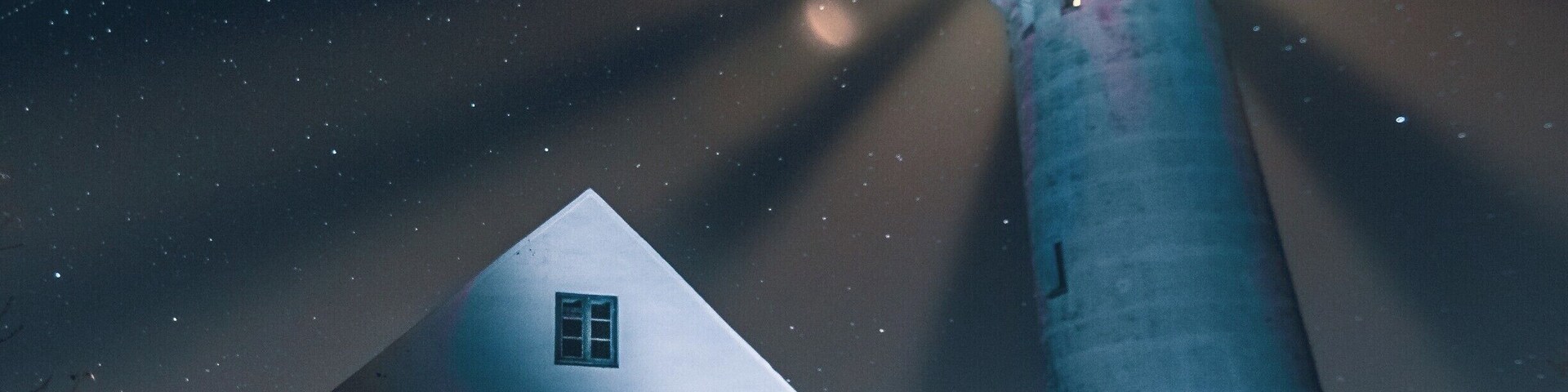 Seemingly in the middle of nowhere, you'll find this charming little lighthouse. Easily accessible by car.