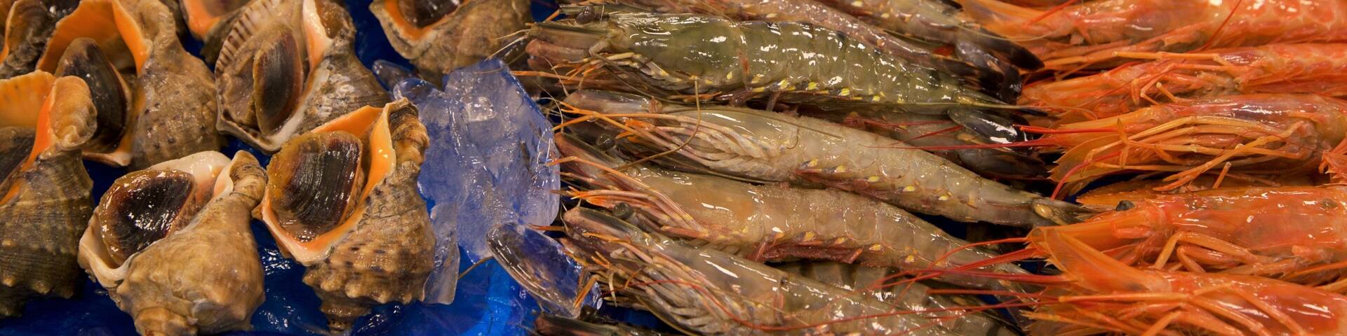Mercado de Peixes Noryangjin mostrando comida e mercados
