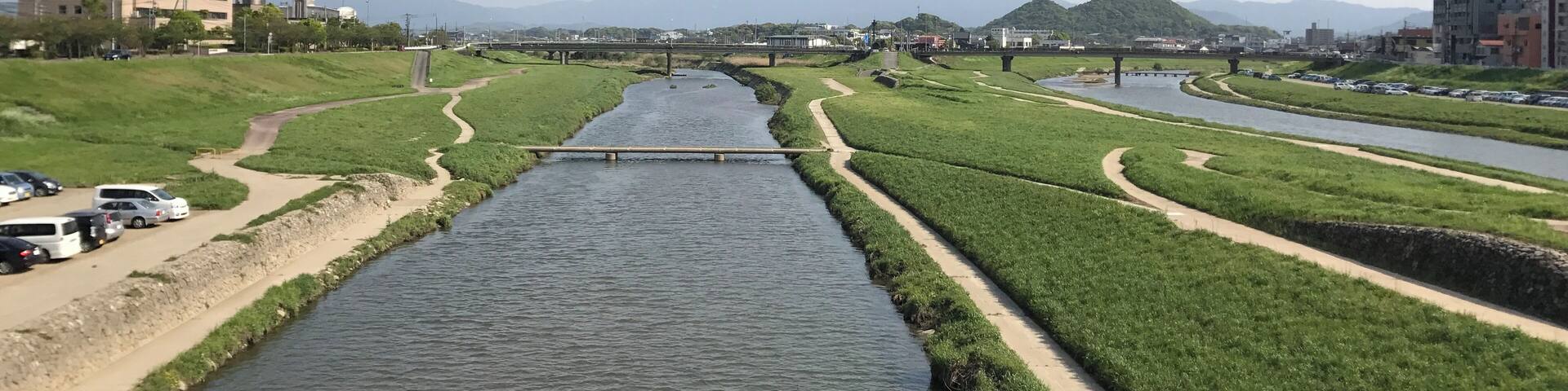 芳雄橋より望む遠賀川と内住川(上流側)