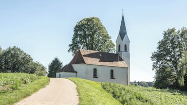 This is a photograph of an architectural monument. It is on the list of cultural monuments of Bayern, no. D-1-85-125-22