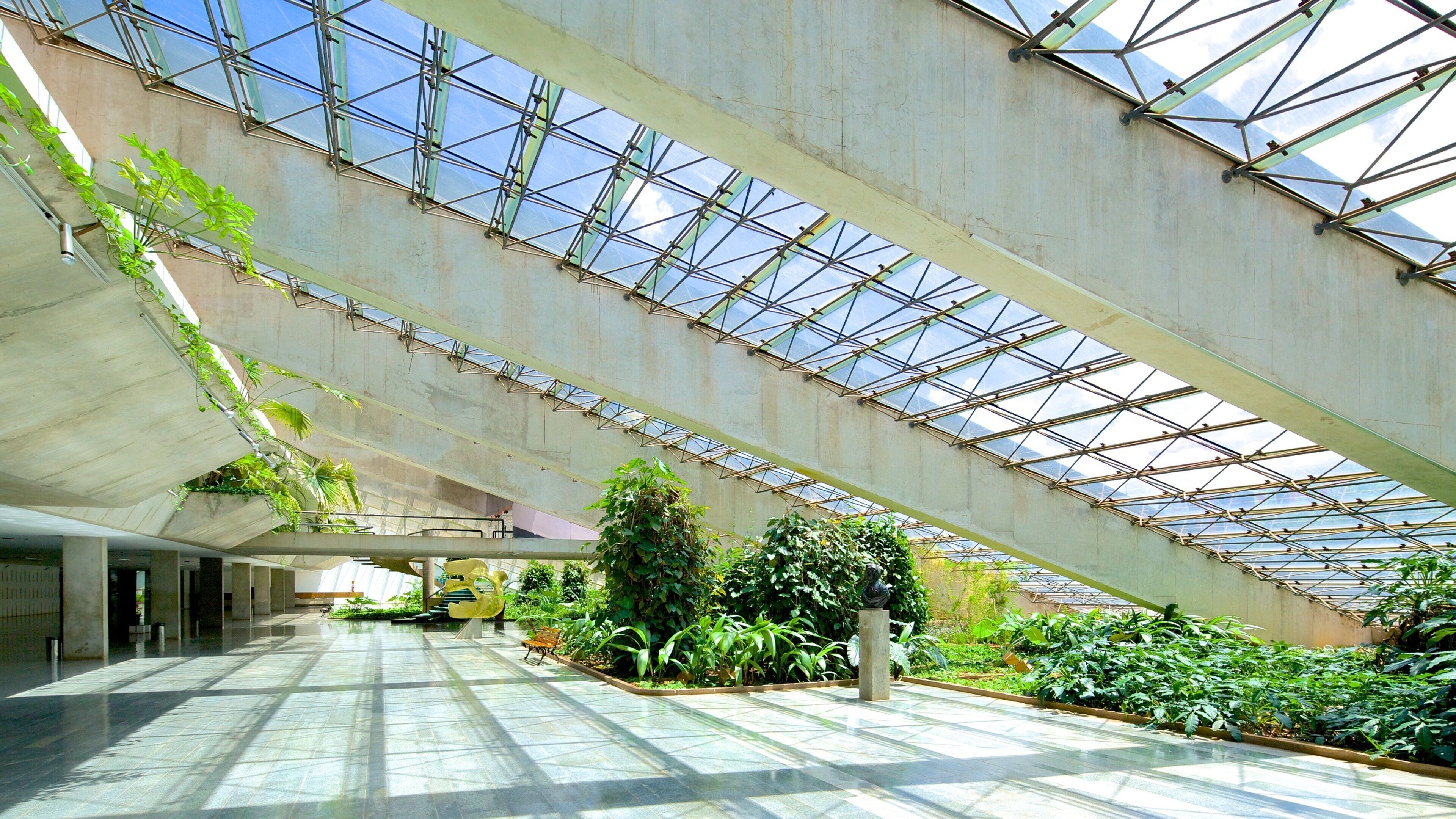 Teatro Nacional Cláudio Santoro mostrando vistas internas e cenas de teatro