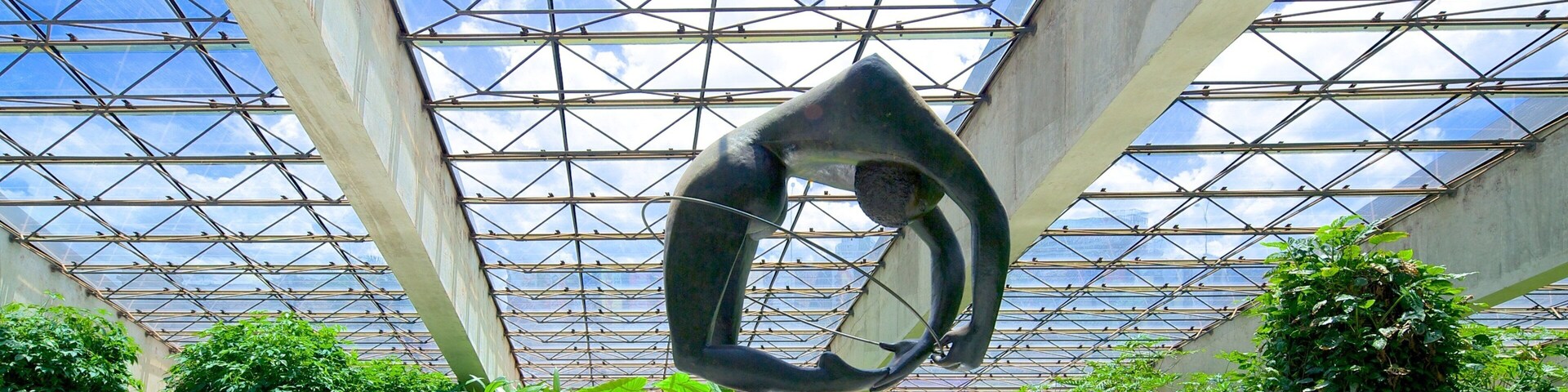 Claudio Santoro National Theater which includes modern architecture, art and a statue or sculpture