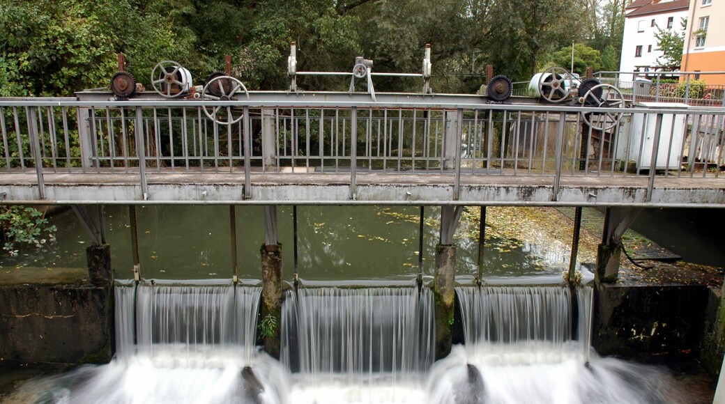 Wehr bei Tapetenfabrik in Bammental.