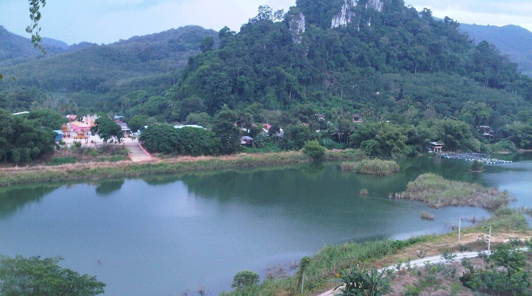 Explore: Down The Path Less Travelled
This quaint village was set up by Chinese migrants who moved here to mine for gold about 500-years ago.
More on Kampung Pulai: https://wp.me/p7CVI8-1Cz