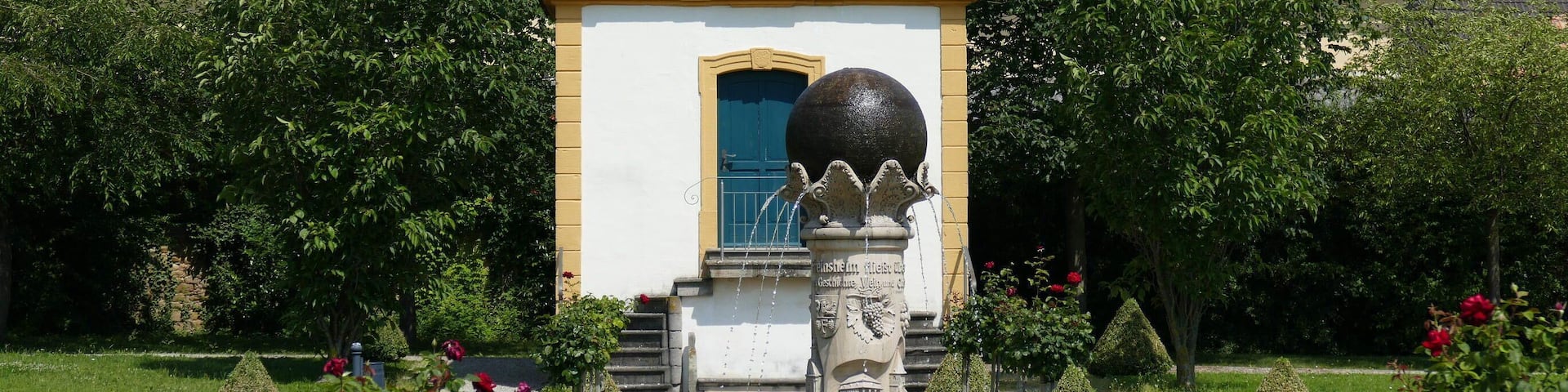 Fountain at a public garden - Freinsheim, 3.7.2015