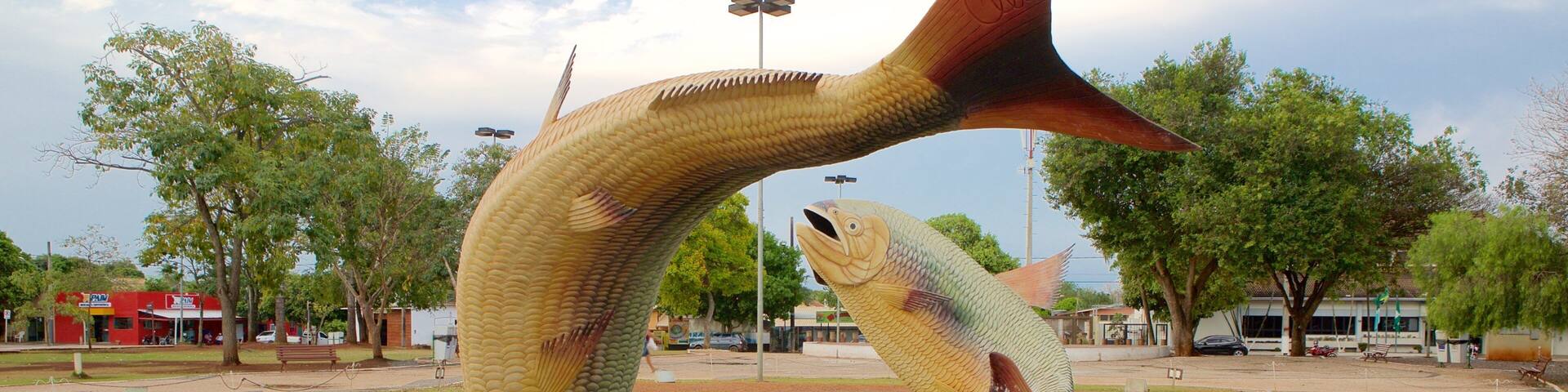 Public Square featuring a statue or sculpture and a garden