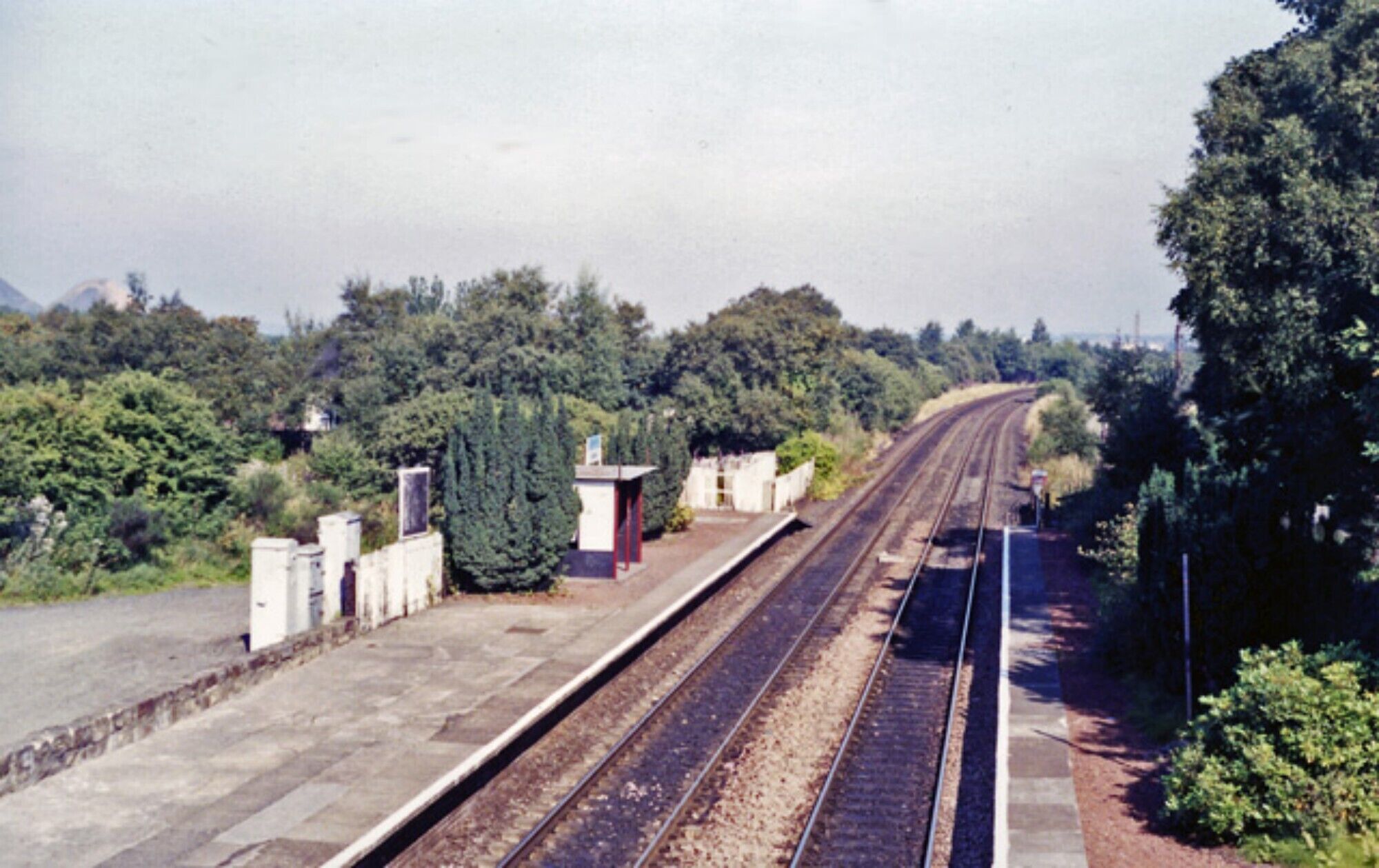 Addiewell Station, near to Addiewell, West Lothian, Great Britain. View ENE, towards Edinburgh; ex-CR Glasgow (Central) - Edinburgh (Princes St.) main line ((Since 6/9/65, when Edinburgh Princes St. Station was closed, trains have run to Waverley).